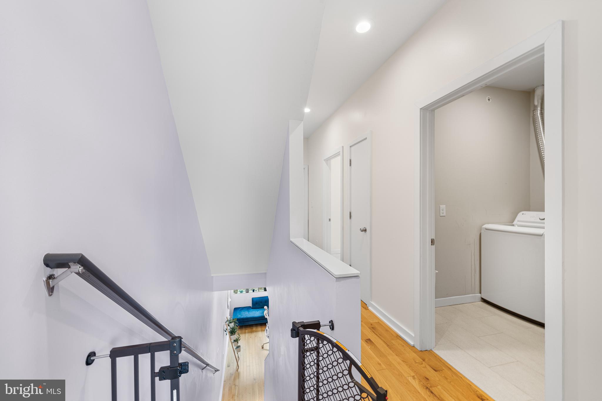 EAST KENSINGTON - Residential