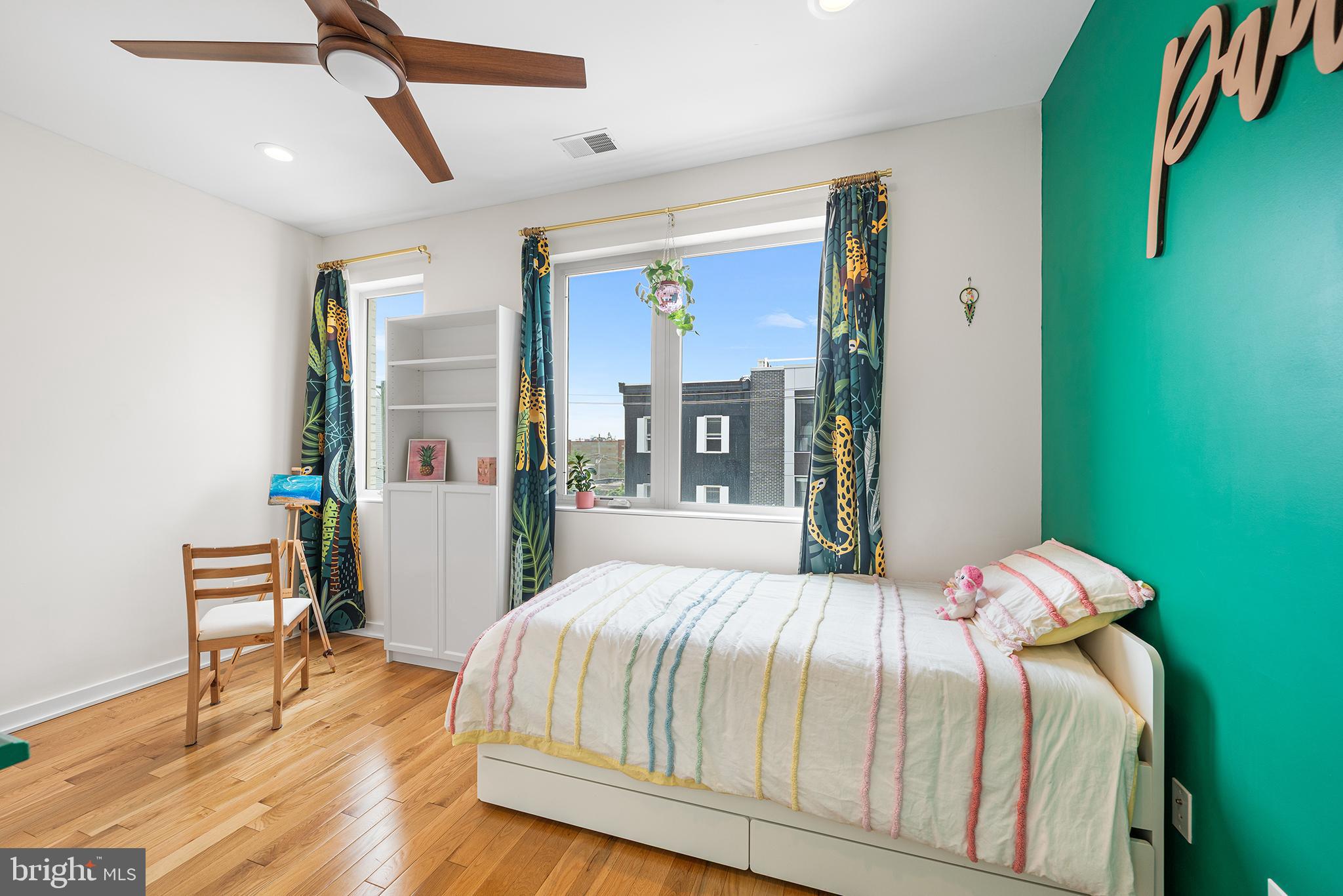 EAST KENSINGTON - Residential