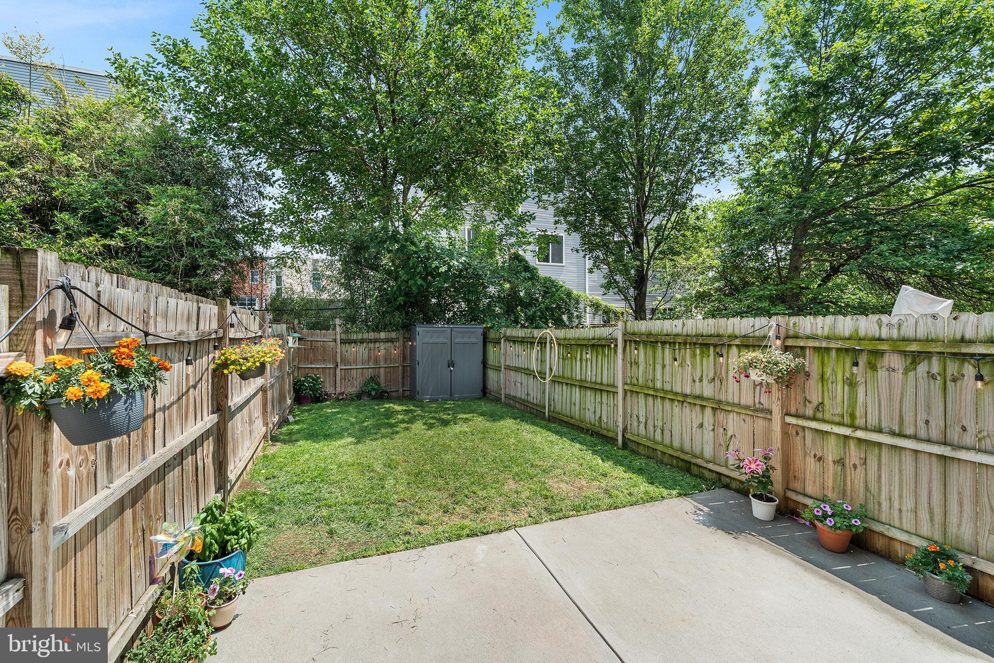 EAST KENSINGTON - Residential