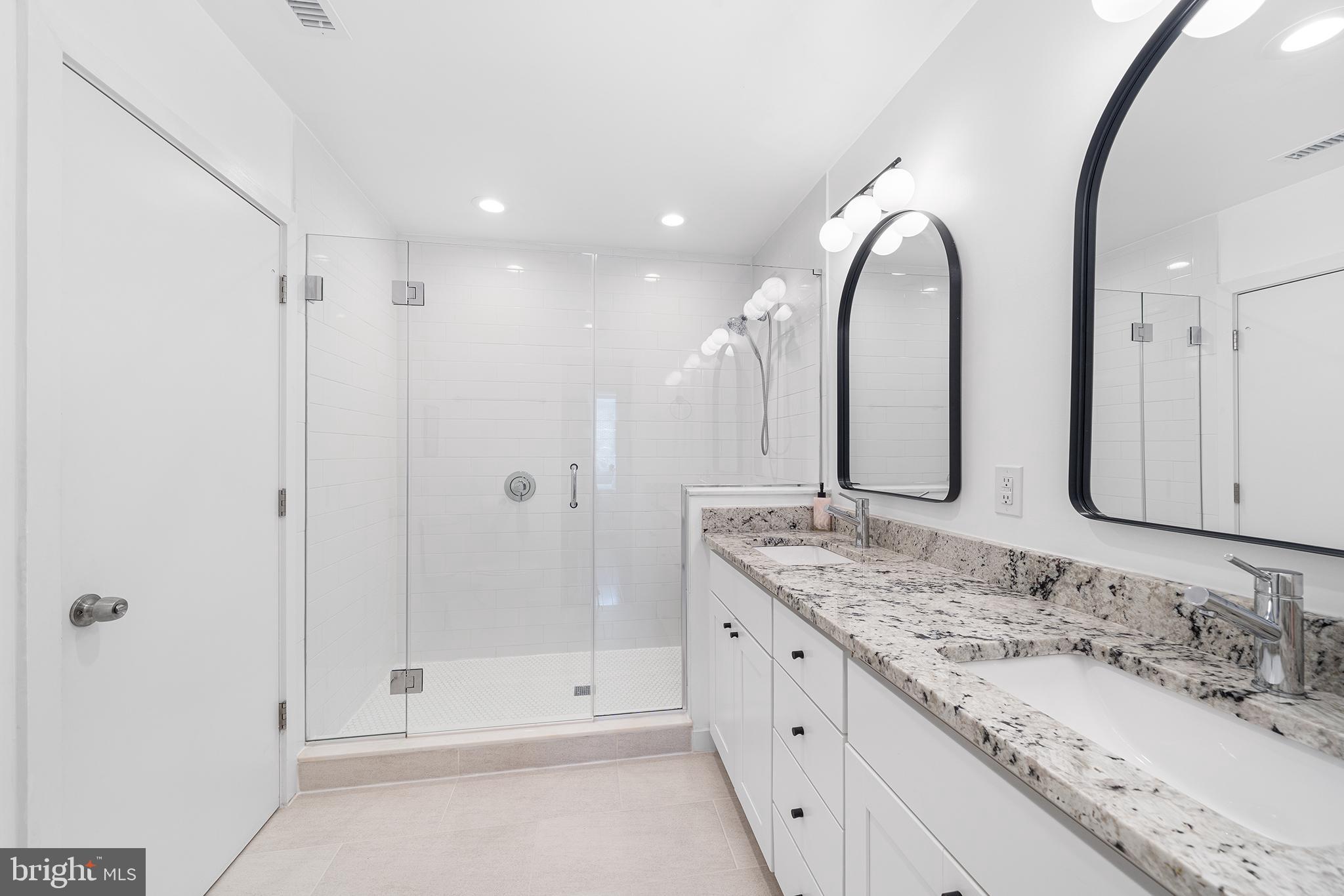 EAST KENSINGTON - Residential
