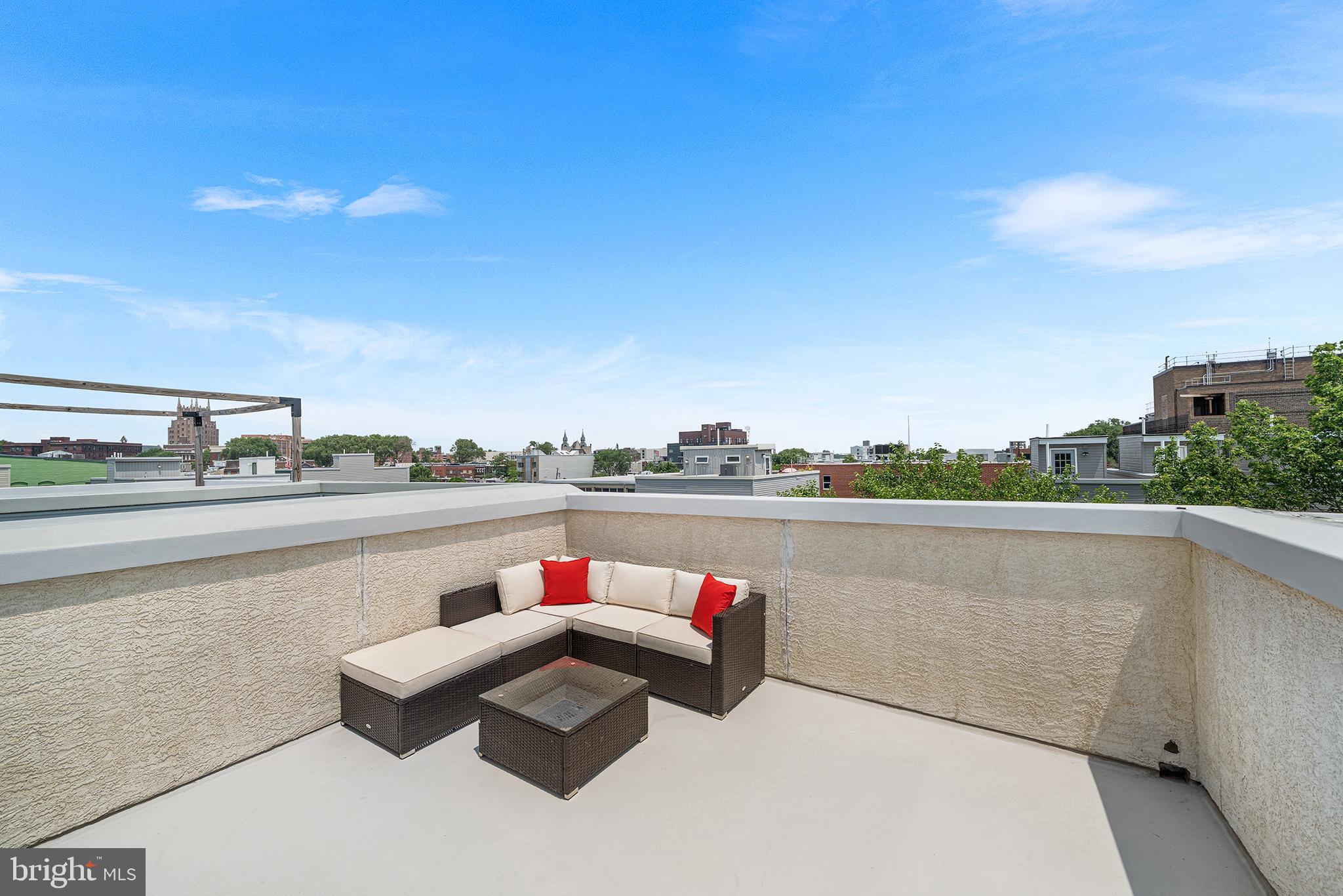 EAST KENSINGTON - Residential