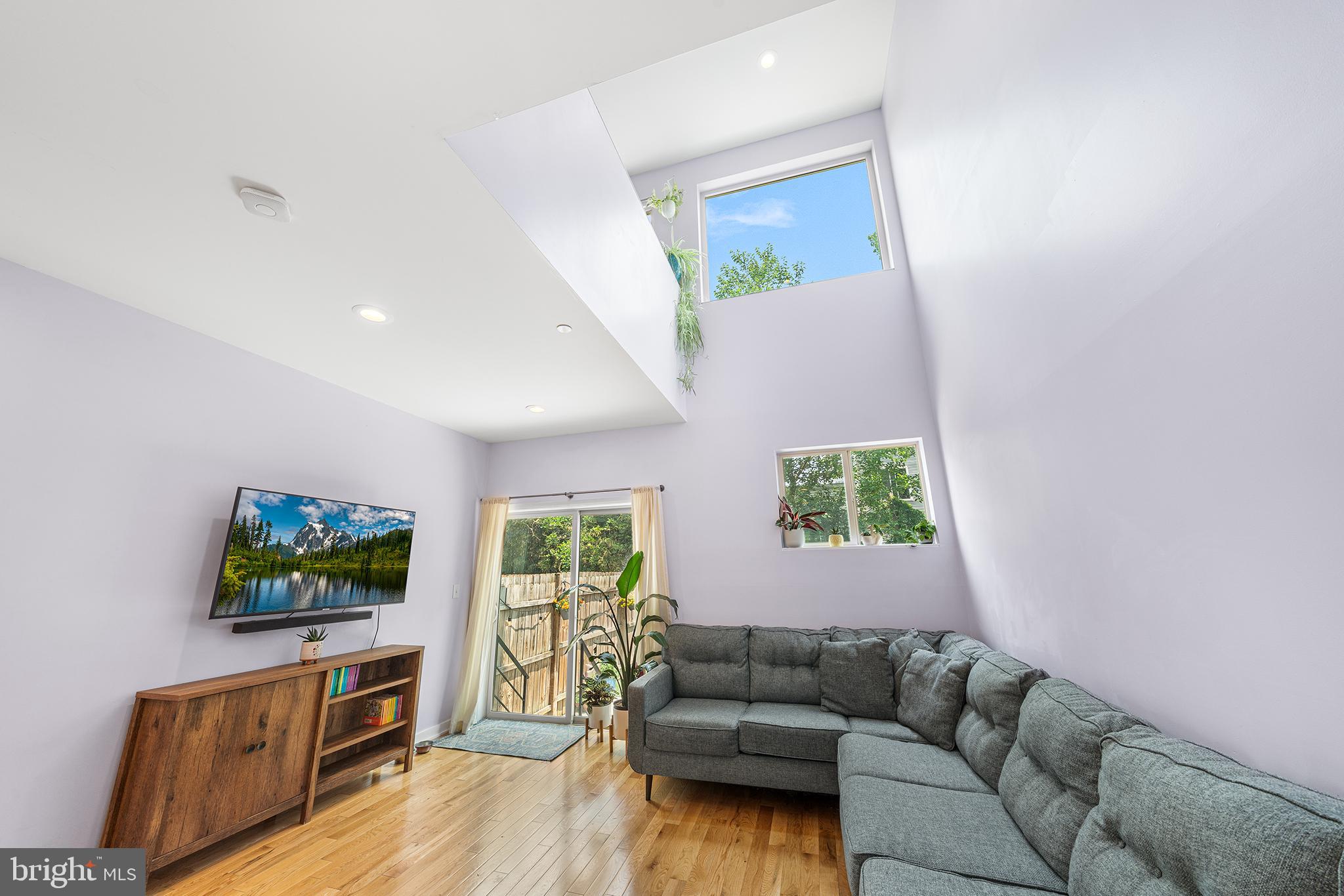 EAST KENSINGTON - Residential