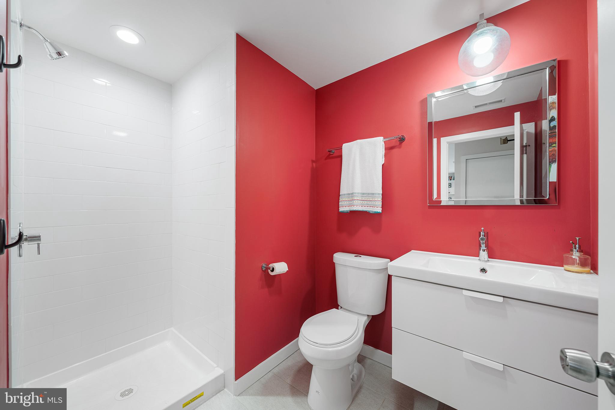 EAST KENSINGTON - Residential
