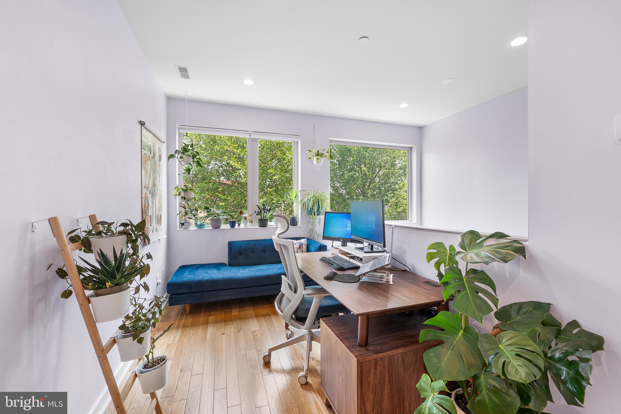 EAST KENSINGTON - Residential