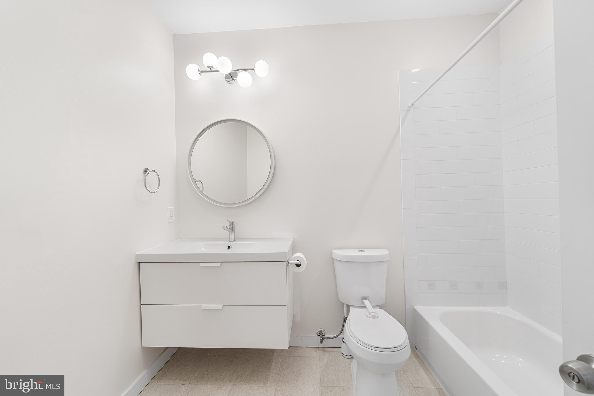 EAST KENSINGTON - Residential