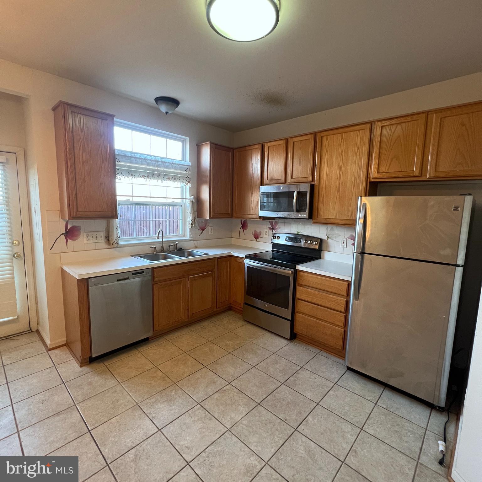 COMPTON VILLAGE - Residential Lease