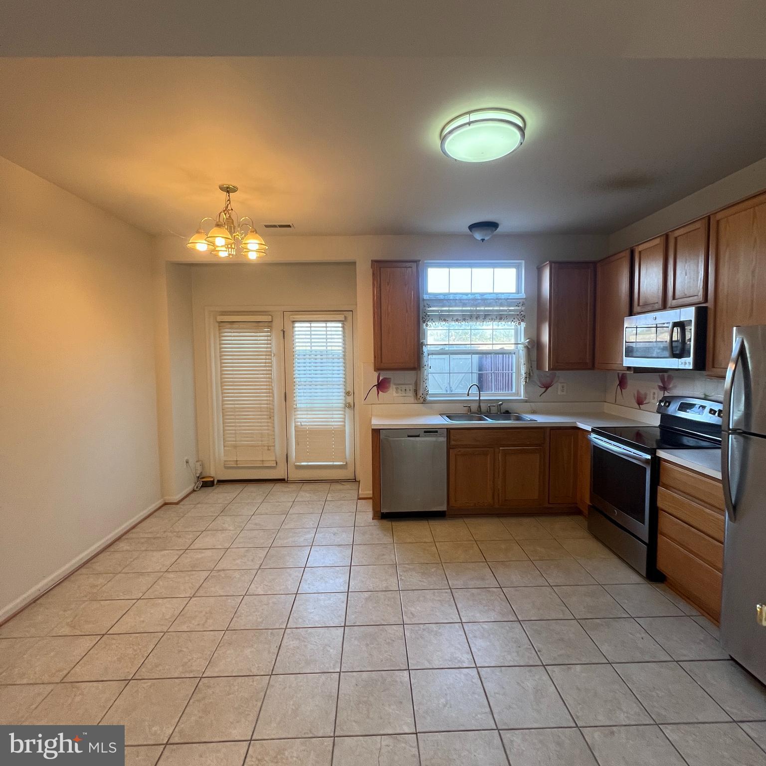 COMPTON VILLAGE - Residential Lease