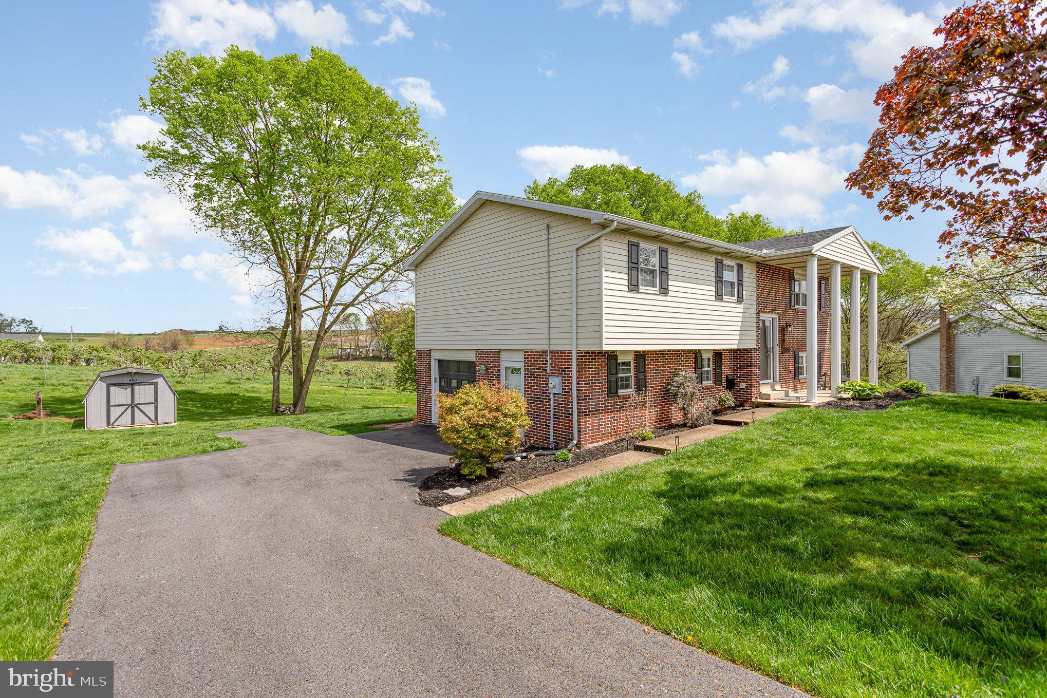 860 CHAUCER DRIVE