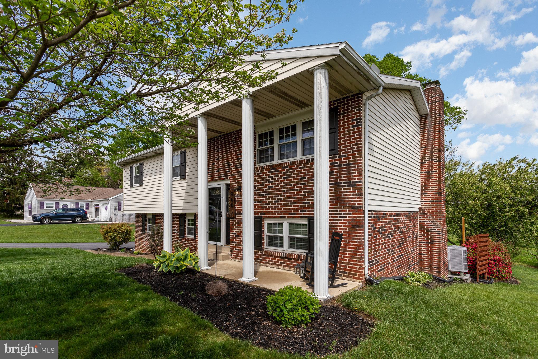 860 CHAUCER DRIVE