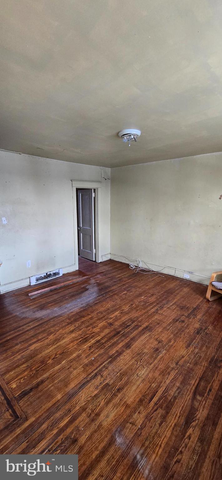 LOGAN - Commercial Sale