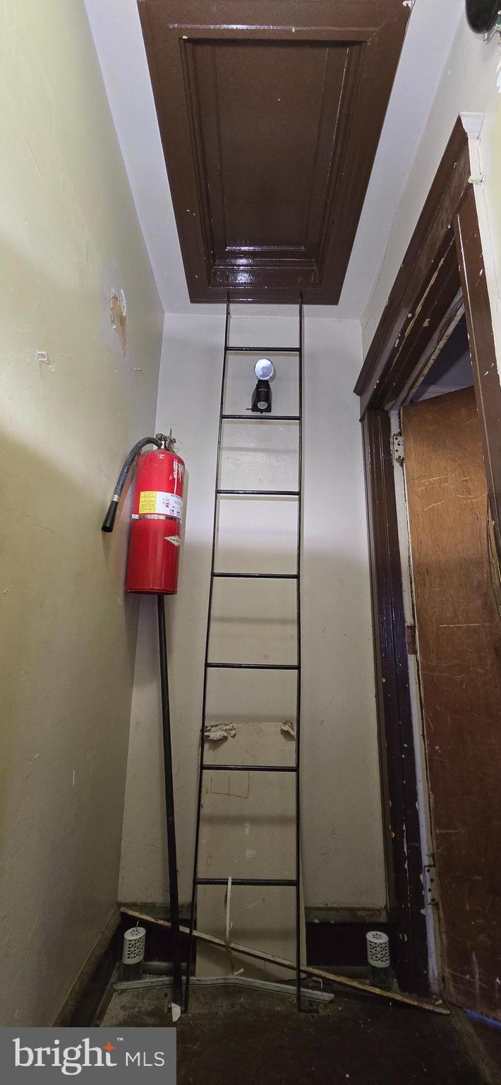 LOGAN - Commercial Sale