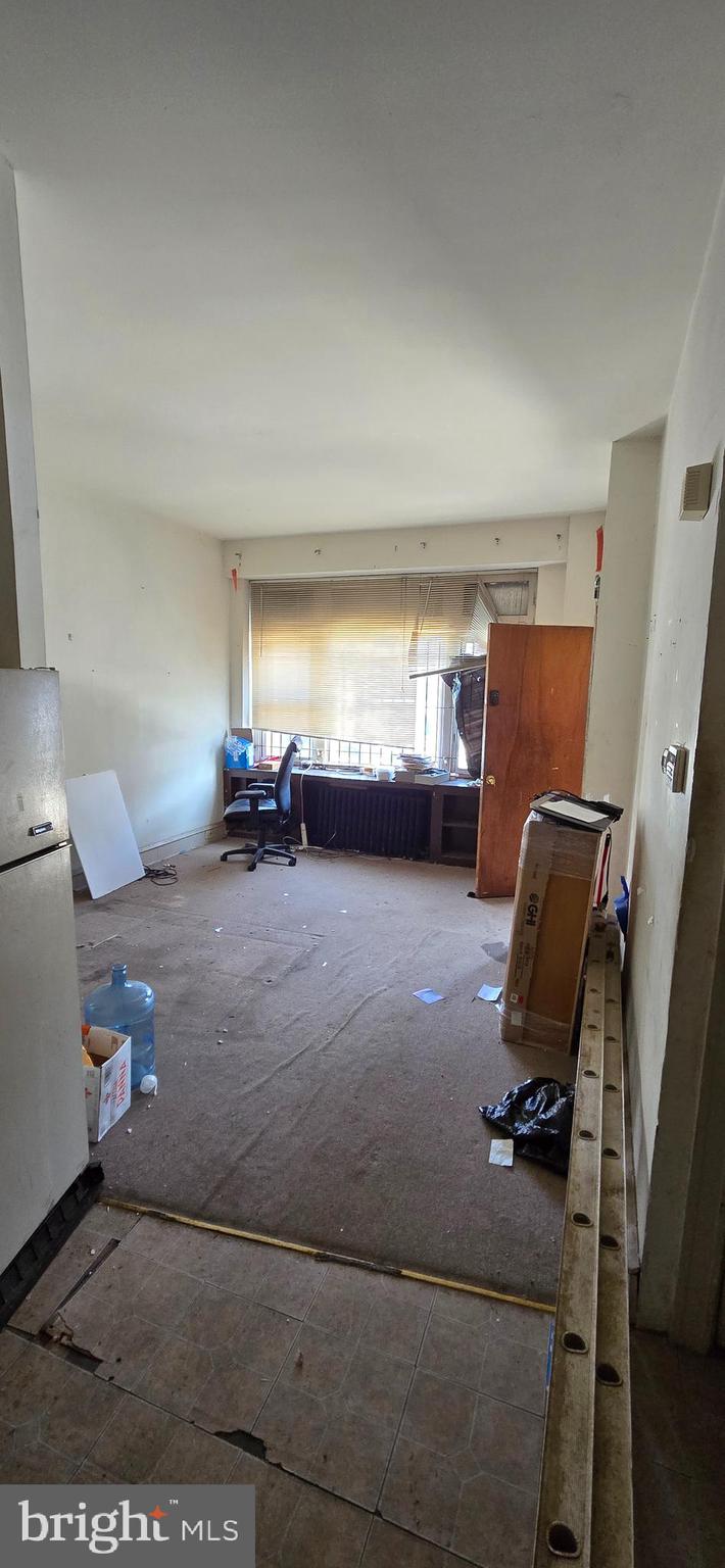 LOGAN - Commercial Sale