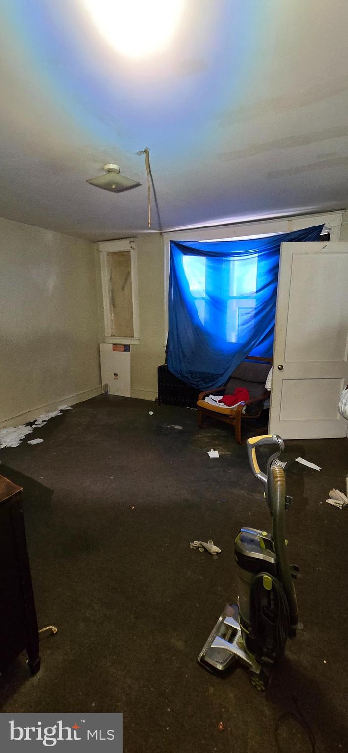 LOGAN - Commercial Sale