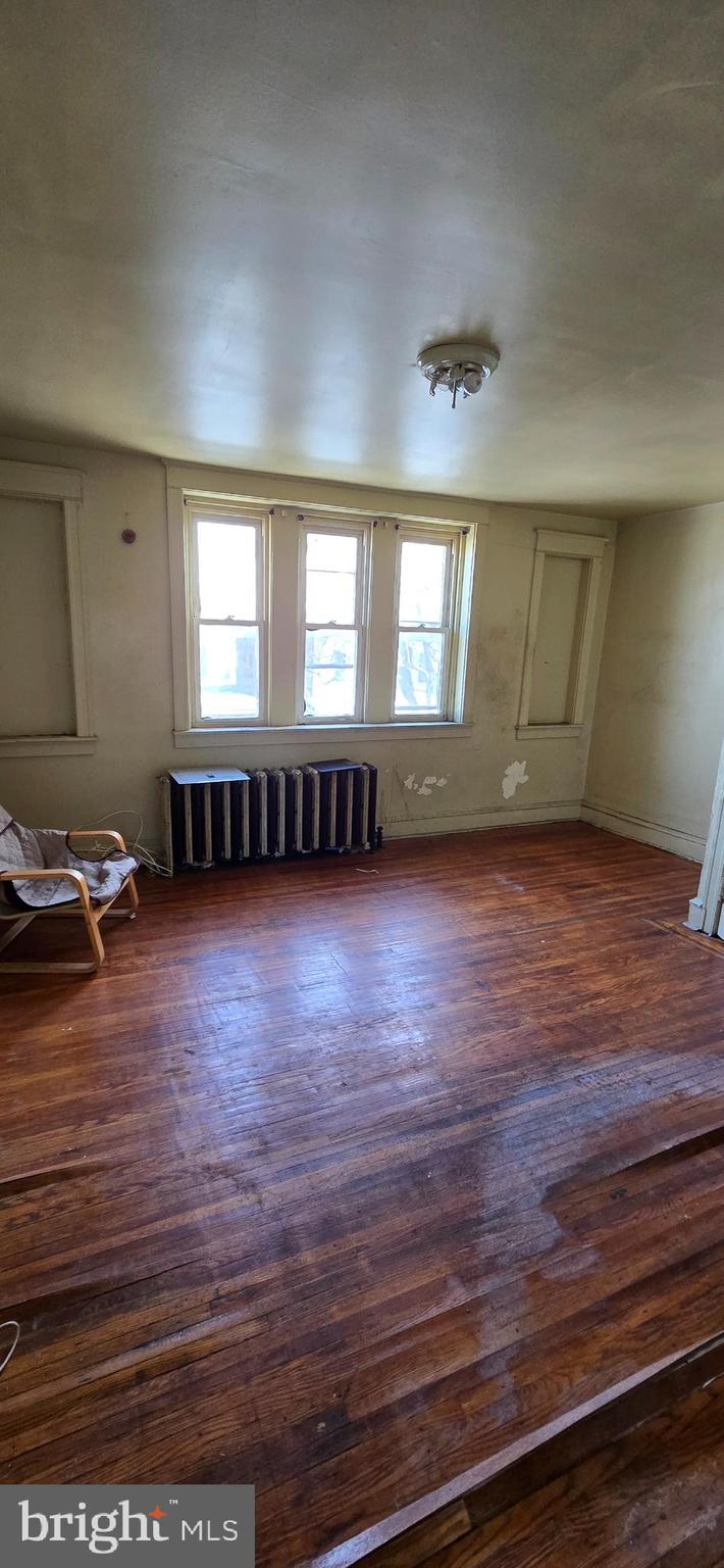 LOGAN - Commercial Sale