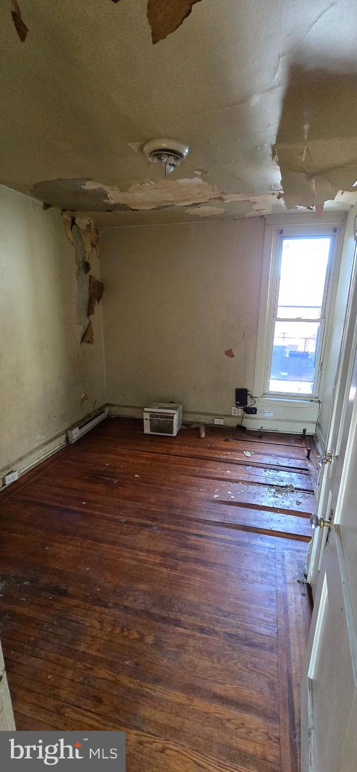 LOGAN - Commercial Sale