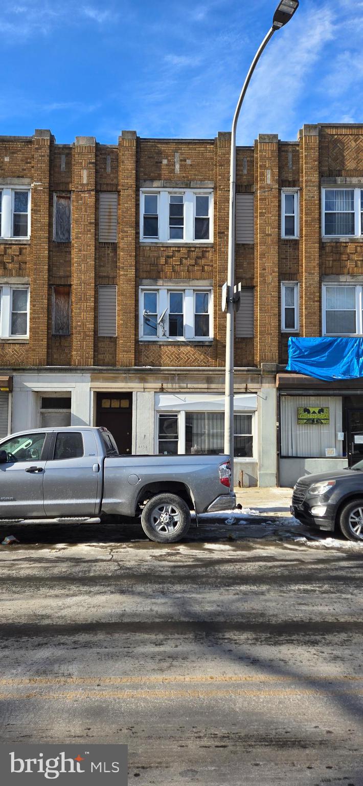 LOGAN - Commercial Sale