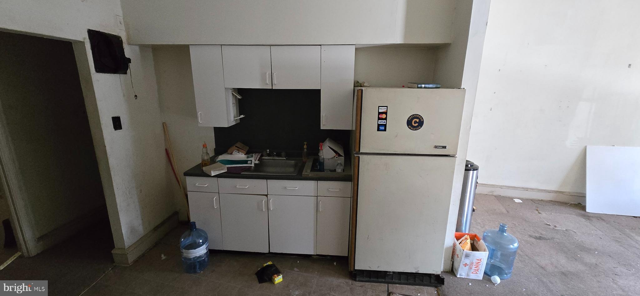 LOGAN - Commercial Sale