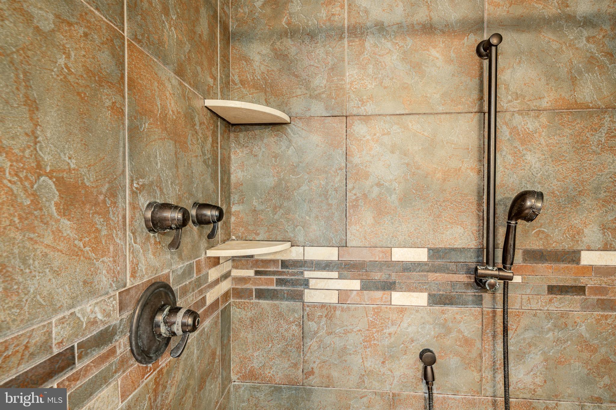 HERON HILL - Residential