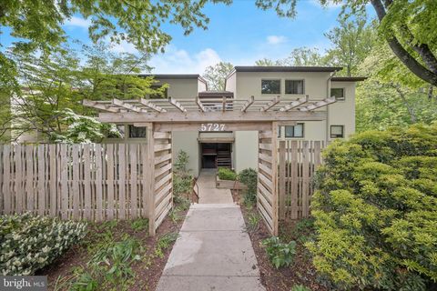 Photo of 5727 Harpers Farm Road #E, COLUMBIA, MD 21044 (MLS # MDHW2067326)