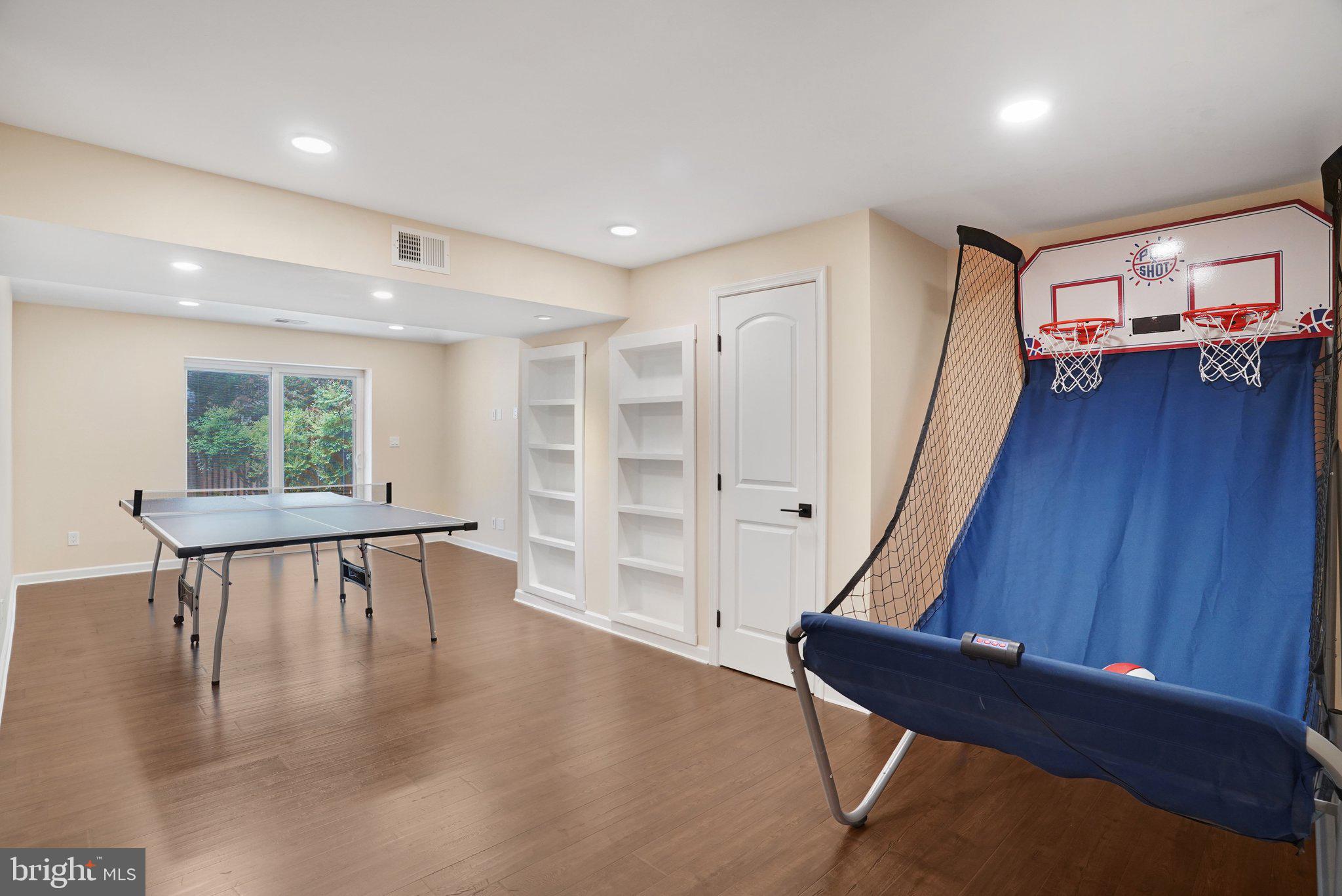 LAKEWOOD HILLS - Residential