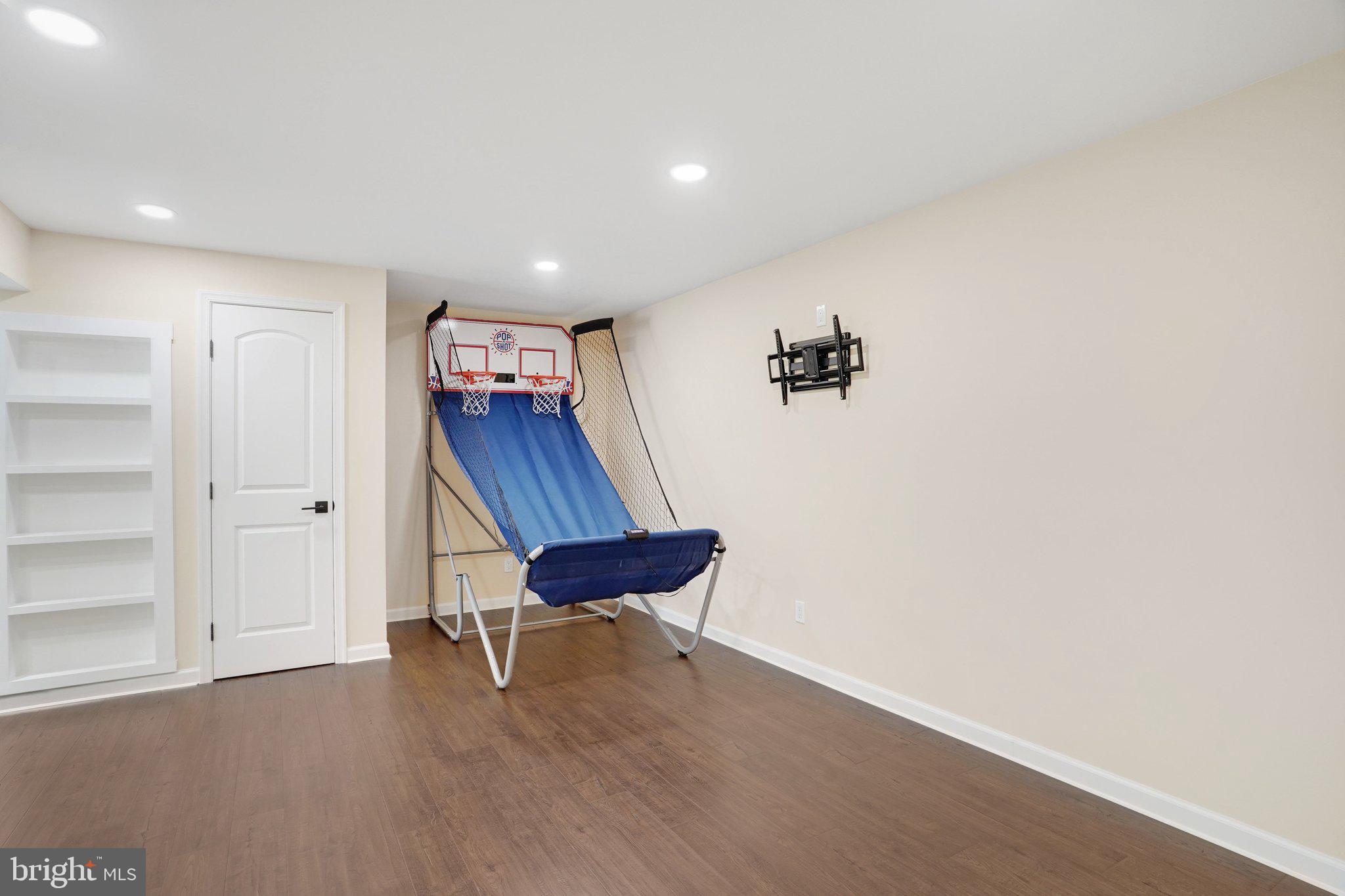 LAKEWOOD HILLS - Residential