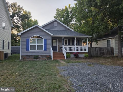 Photo of 243 5th St, COLONIAL BEACH, VA 22443 (MLS # VAWE2011366)