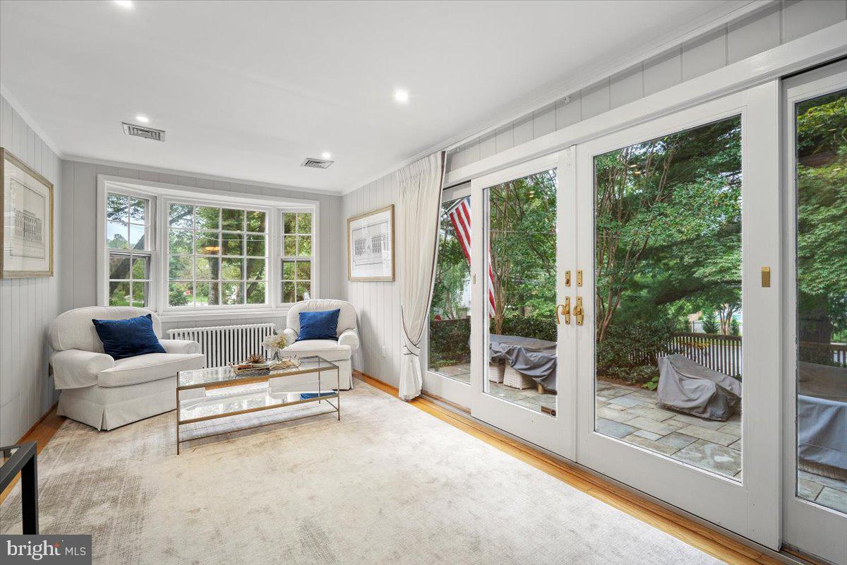 CHEVY CHASE - Residential