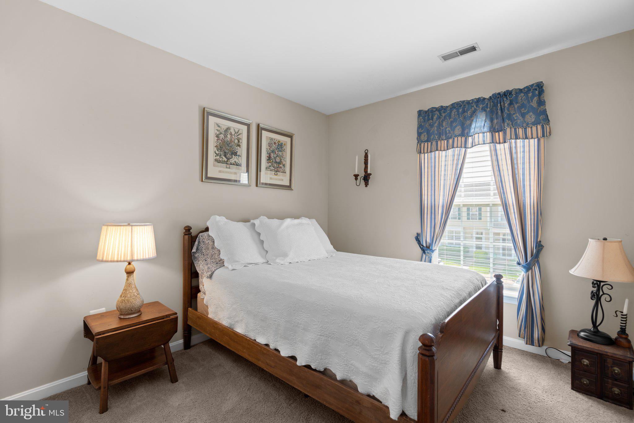 SEVEN OAKS - Residential