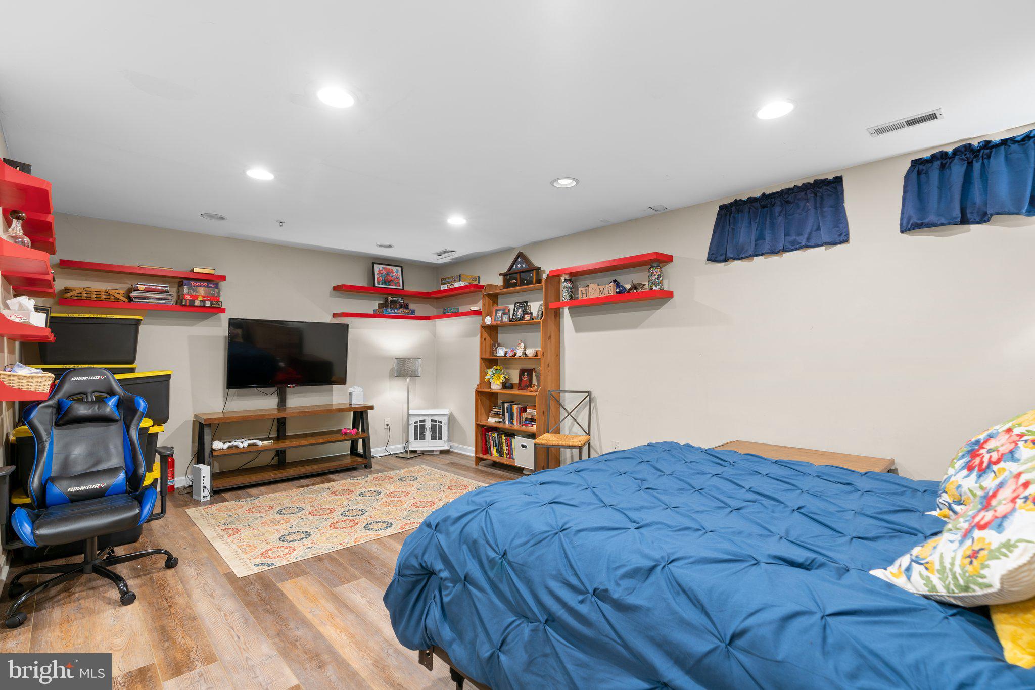 SEVEN OAKS - Residential