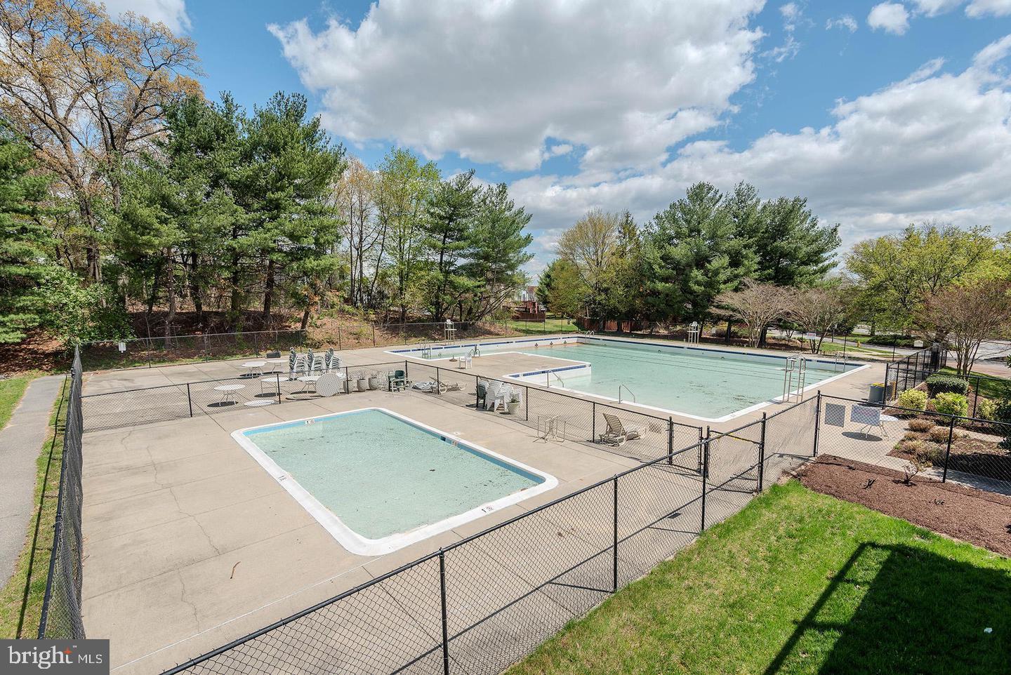 SEVEN OAKS - Residential