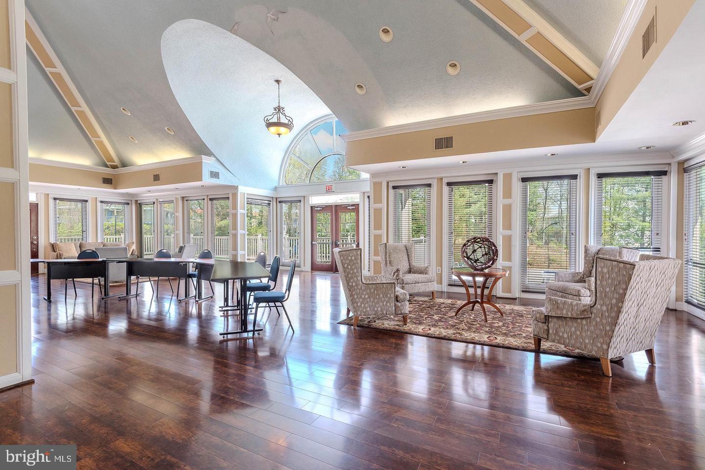 SEVEN OAKS - Residential