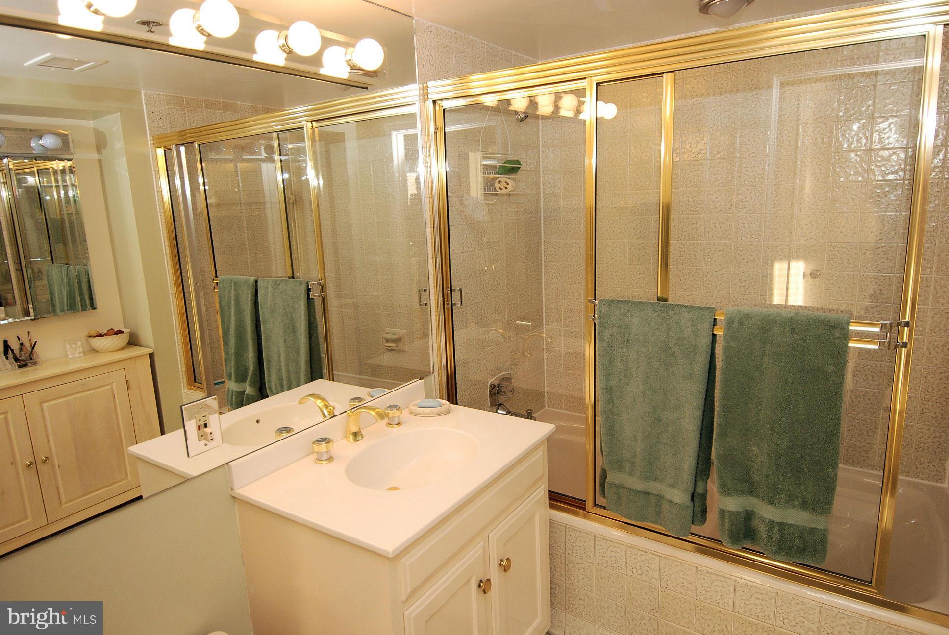 THE WESLIE - Residential Lease