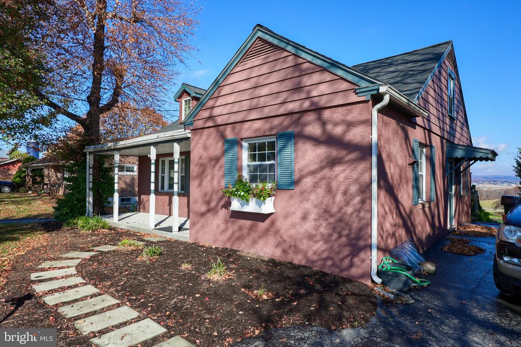 Photo of 351 E Lexington Road, LITITZ, PA 17543 (MLS # PALA2060446)