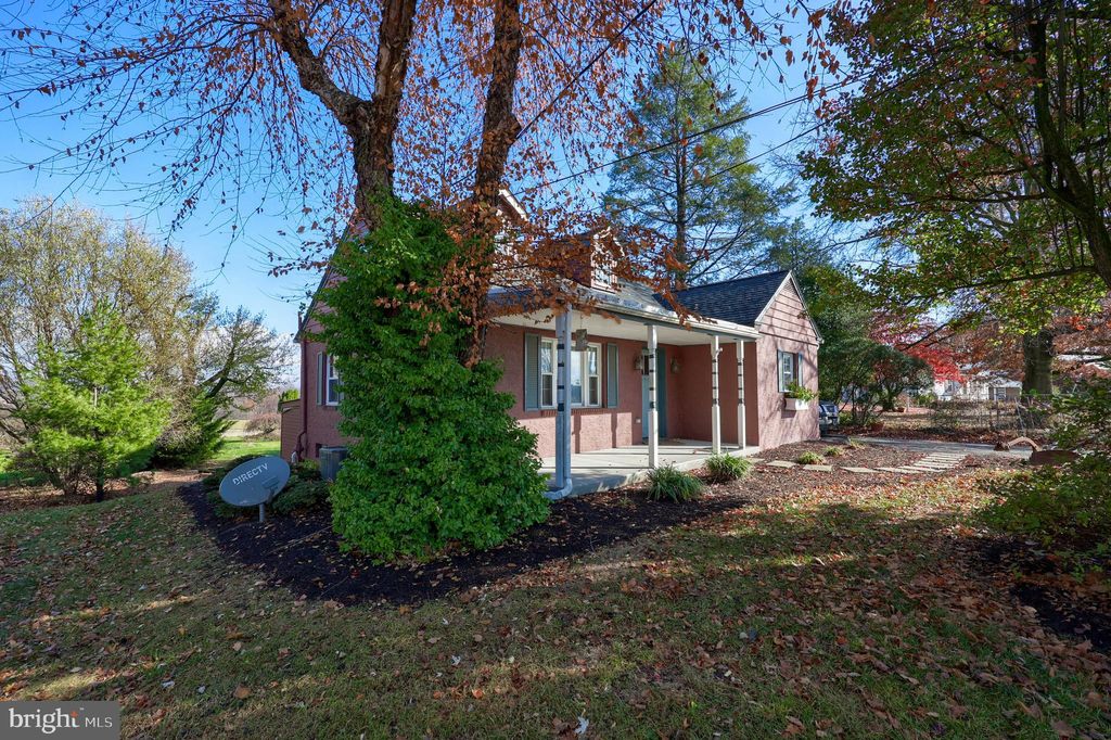 Photo of 351 E Lexington Road, LITITZ, PA 17543 (MLS # PALA2060446)