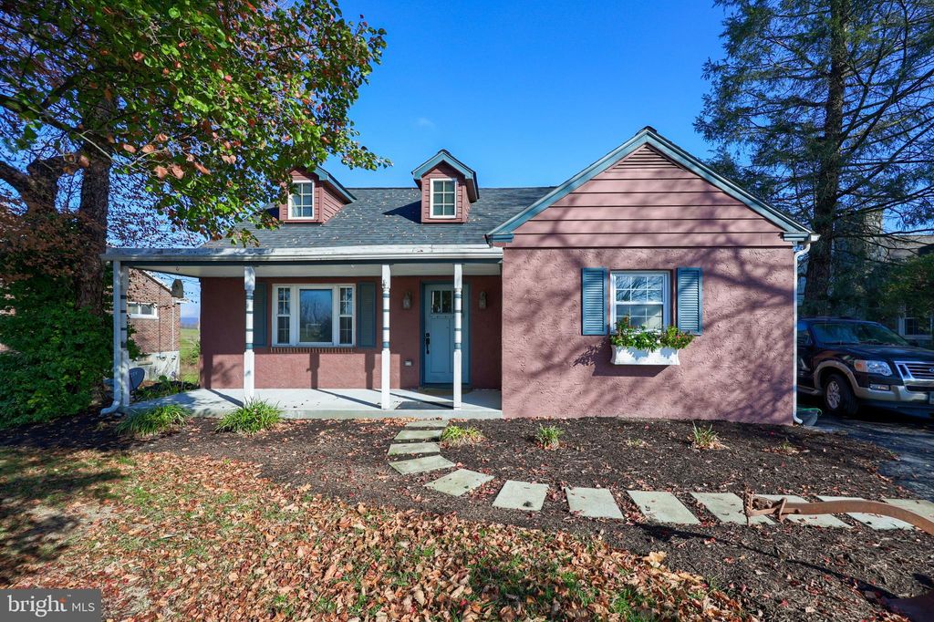 Photo of 351 E Lexington Road, LITITZ, PA 17543 (MLS # PALA2060446)