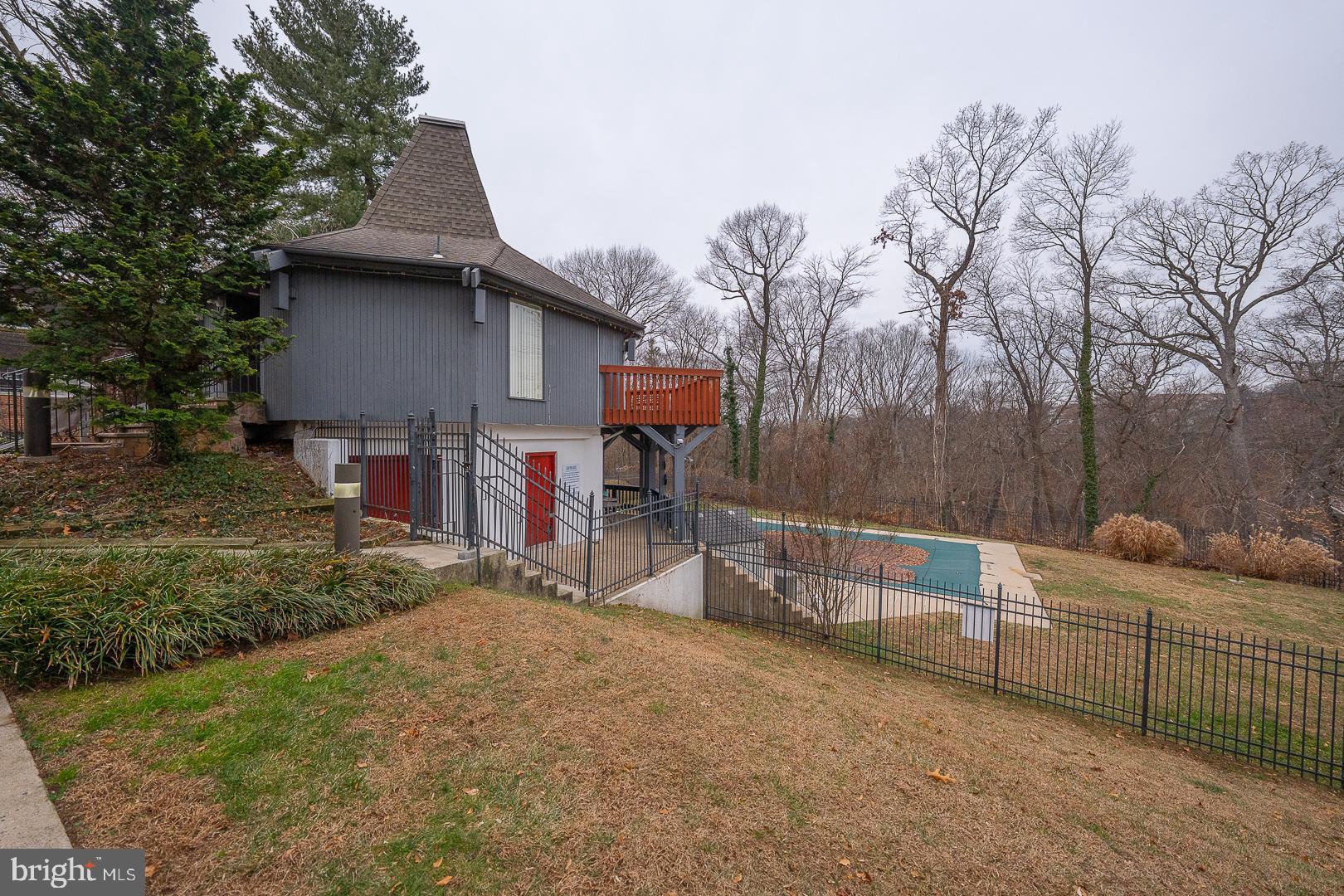 EAST FALLS - Residential