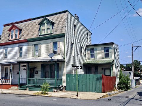 Townhouse For Sale - 825 Walnut Street<br/> LEBANON, PA 17042