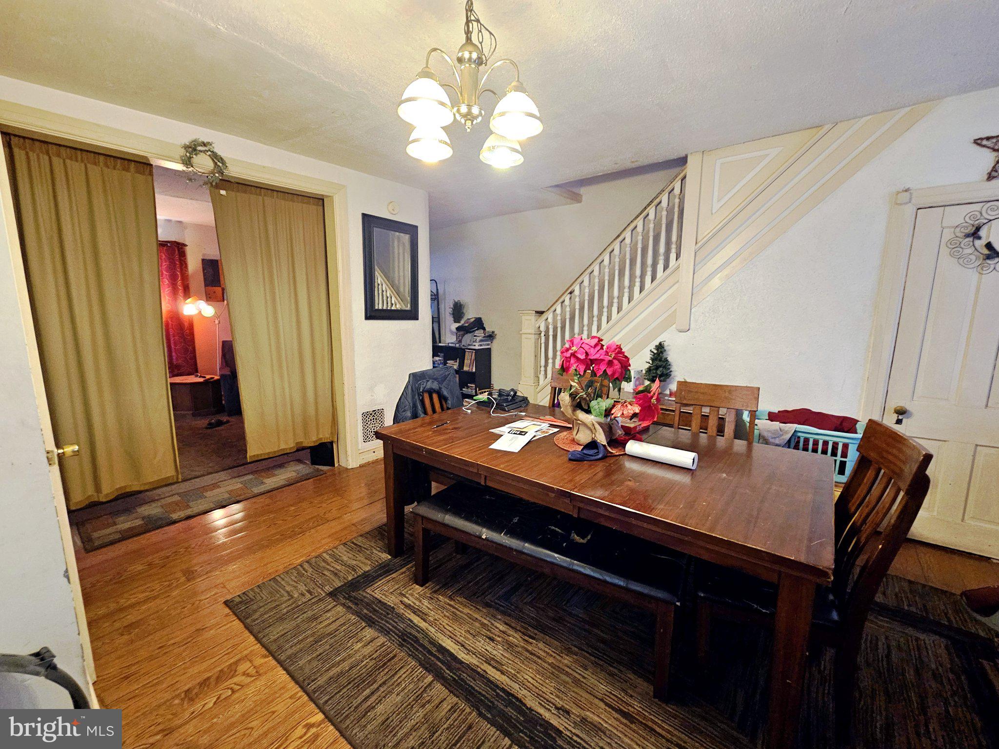 825 WALNUT STREET