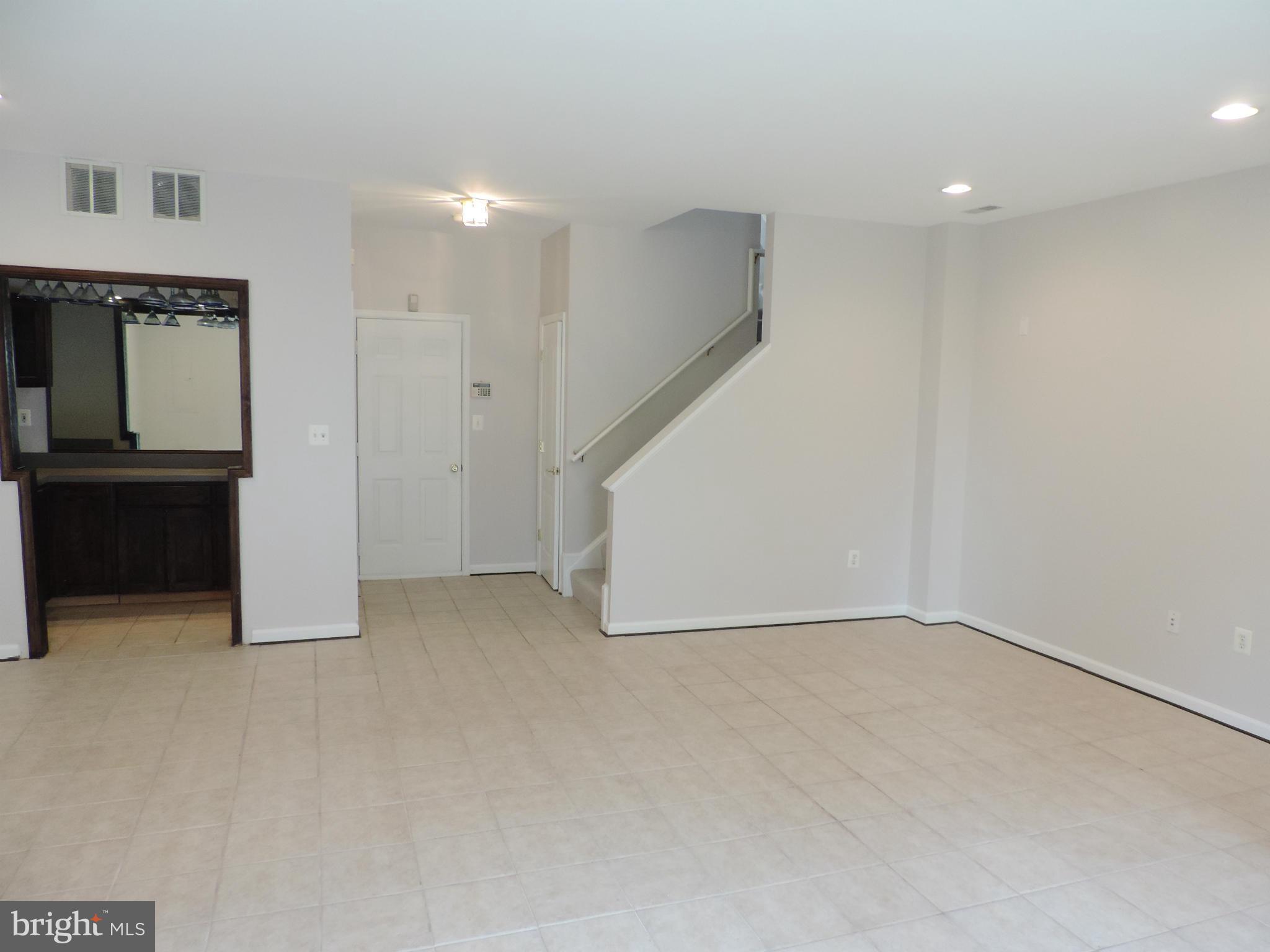 AUTUMN CHASE HUNT - Residential Lease