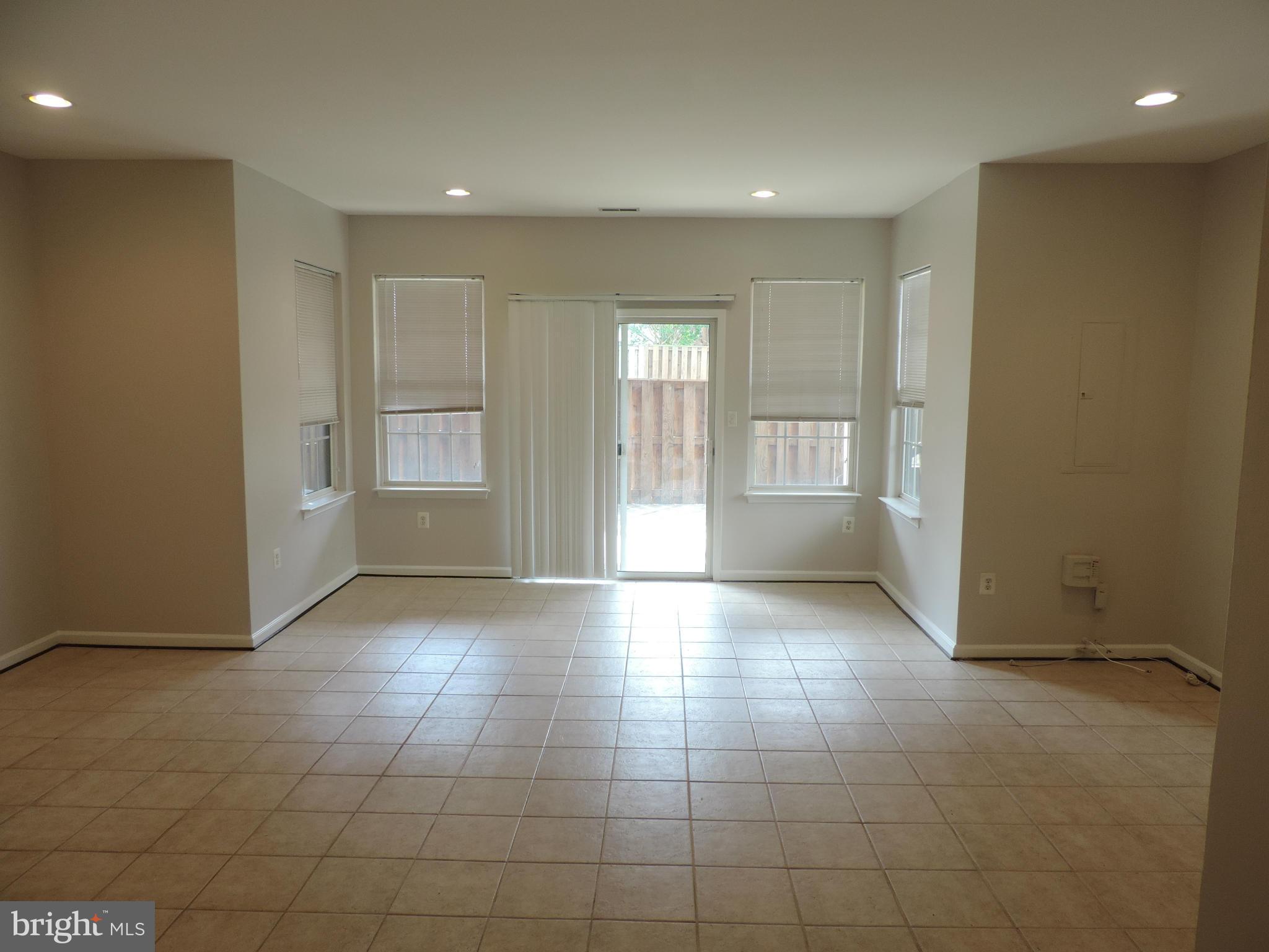 AUTUMN CHASE HUNT - Residential Lease