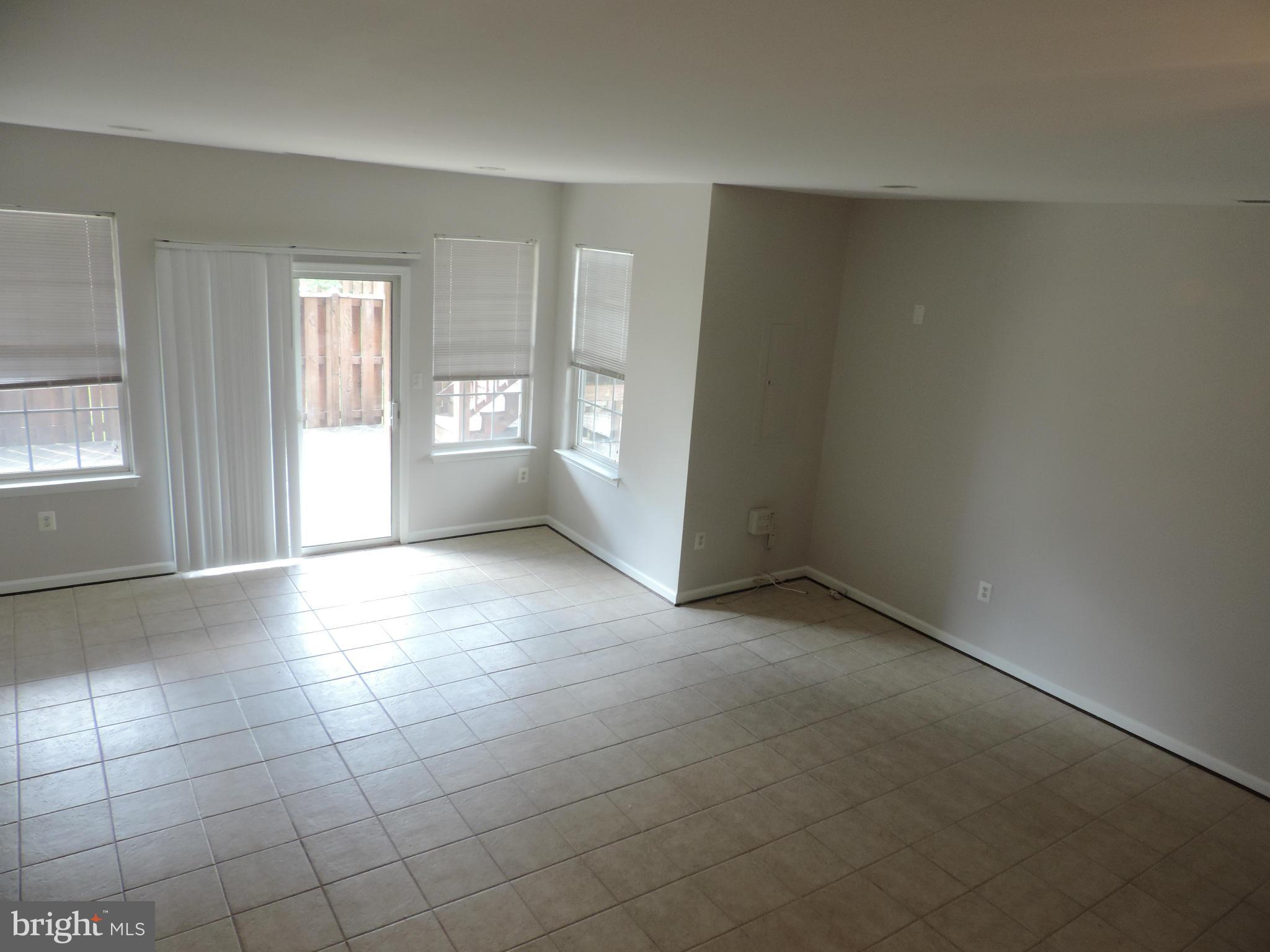 AUTUMN CHASE HUNT - Residential Lease