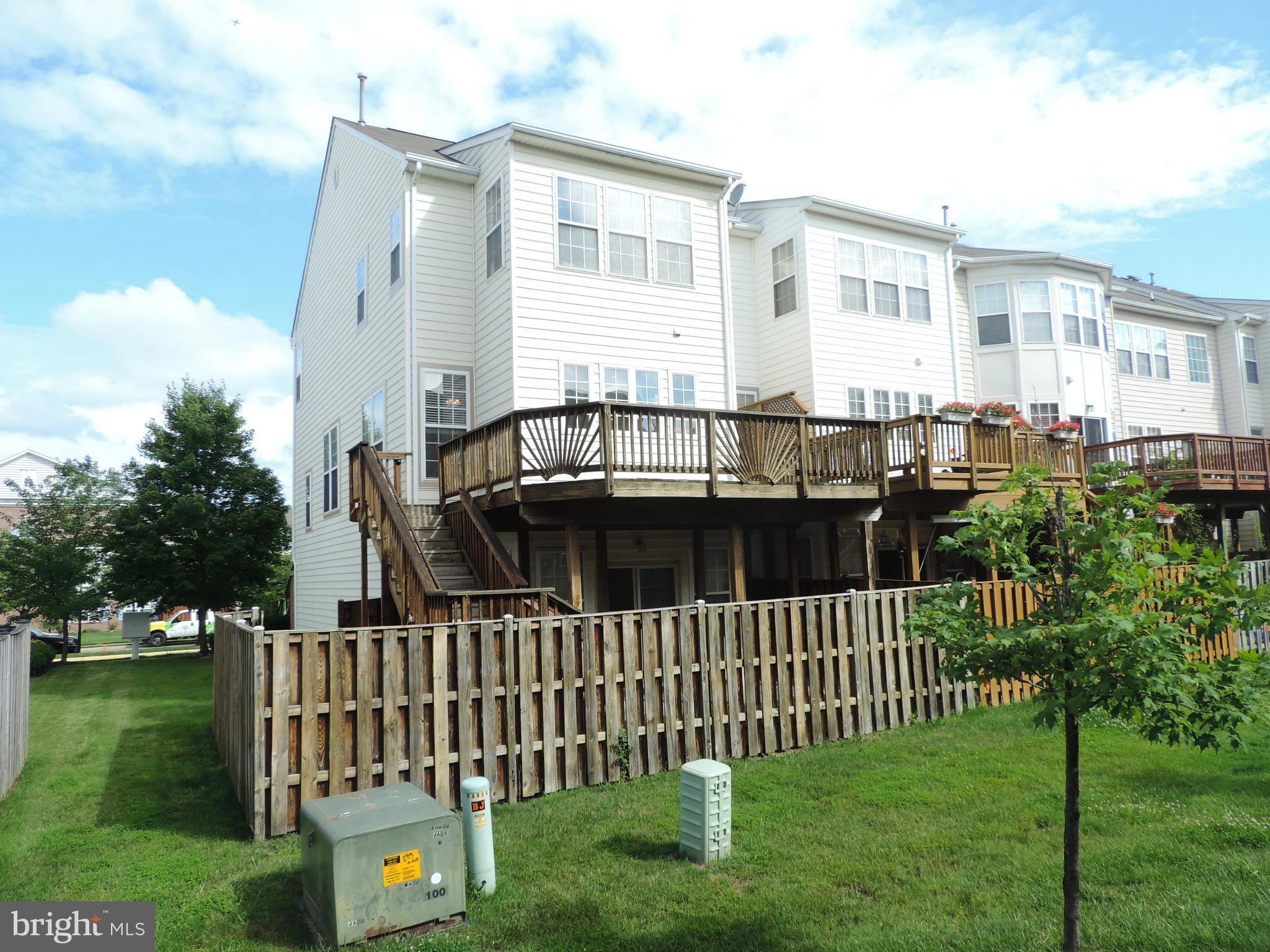 AUTUMN CHASE HUNT - Residential Lease