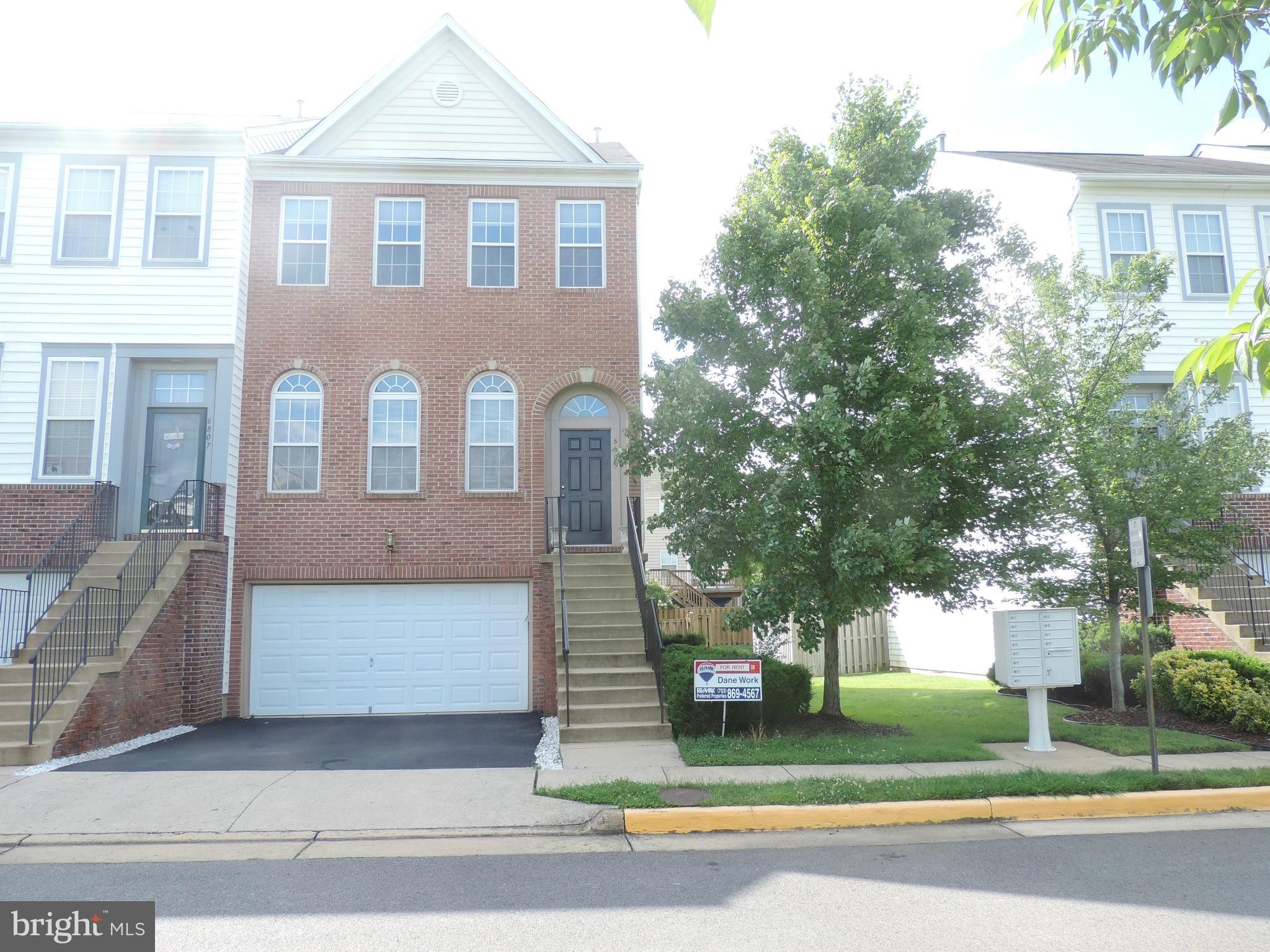 AUTUMN CHASE HUNT - Residential Lease