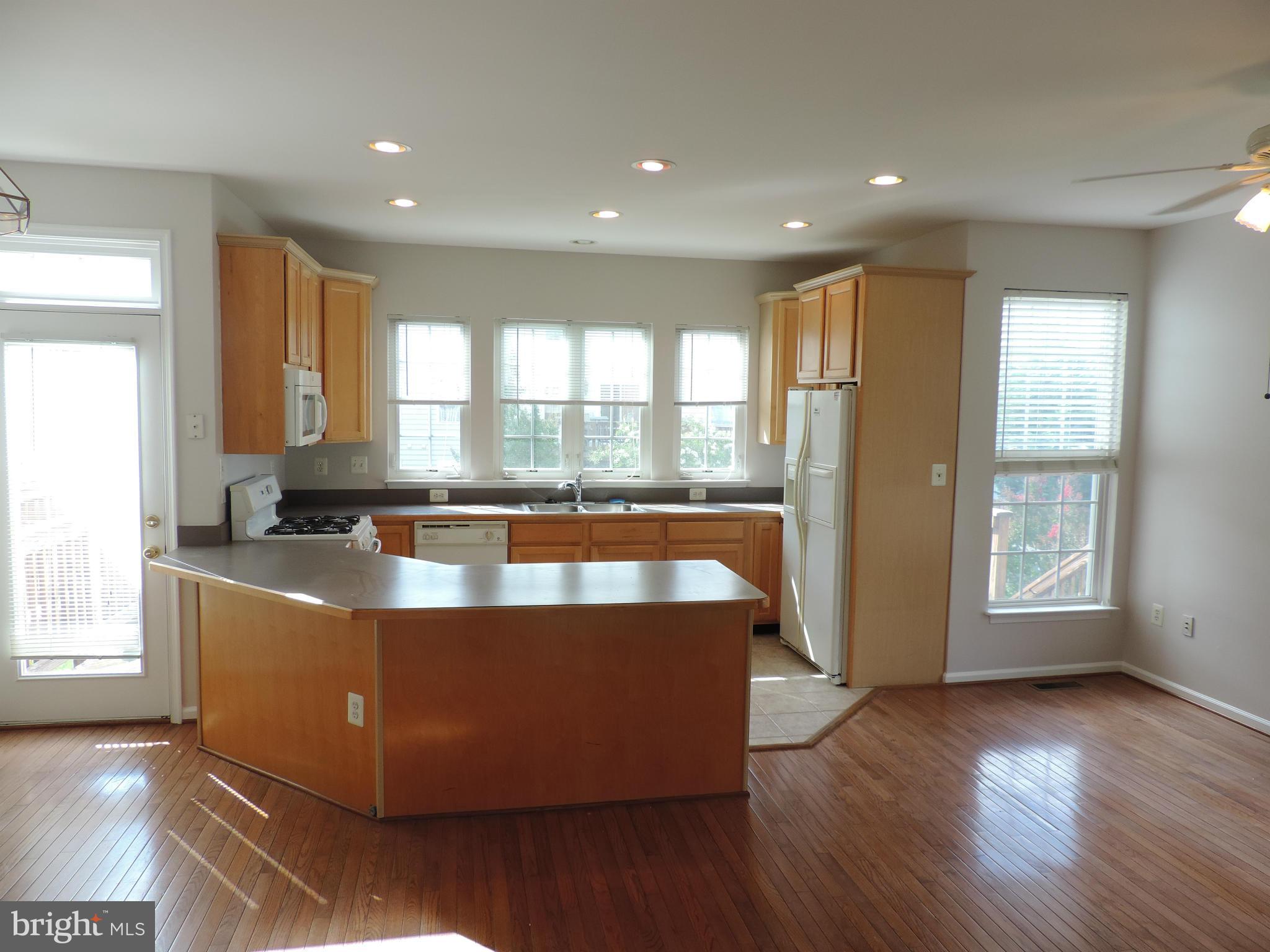 AUTUMN CHASE HUNT - Residential Lease