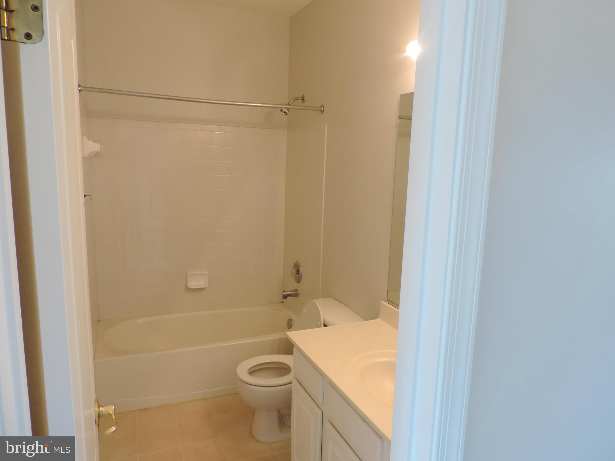 AUTUMN CHASE HUNT - Residential Lease