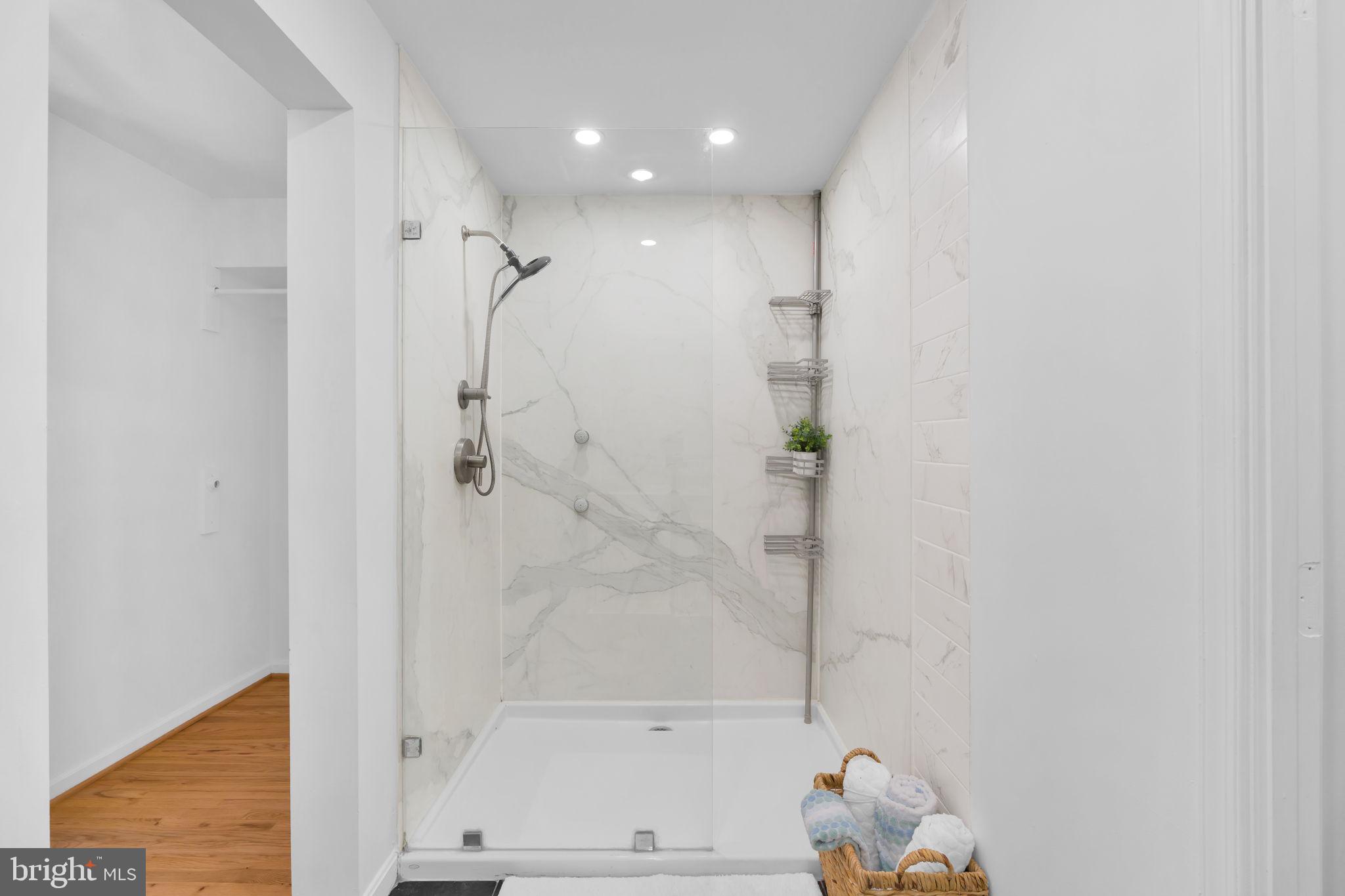 BREEZY POINT - Residential