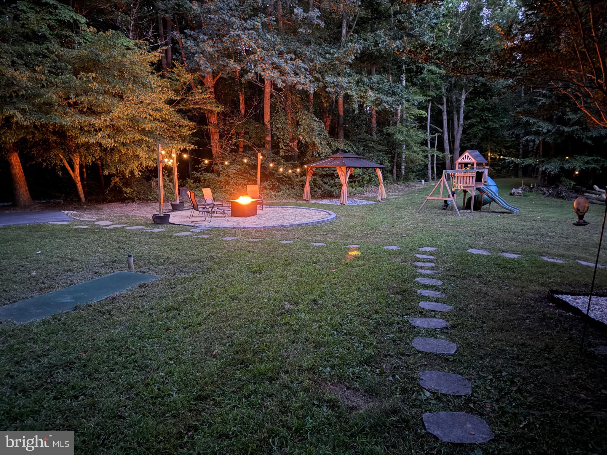 BREEZY POINT - Residential