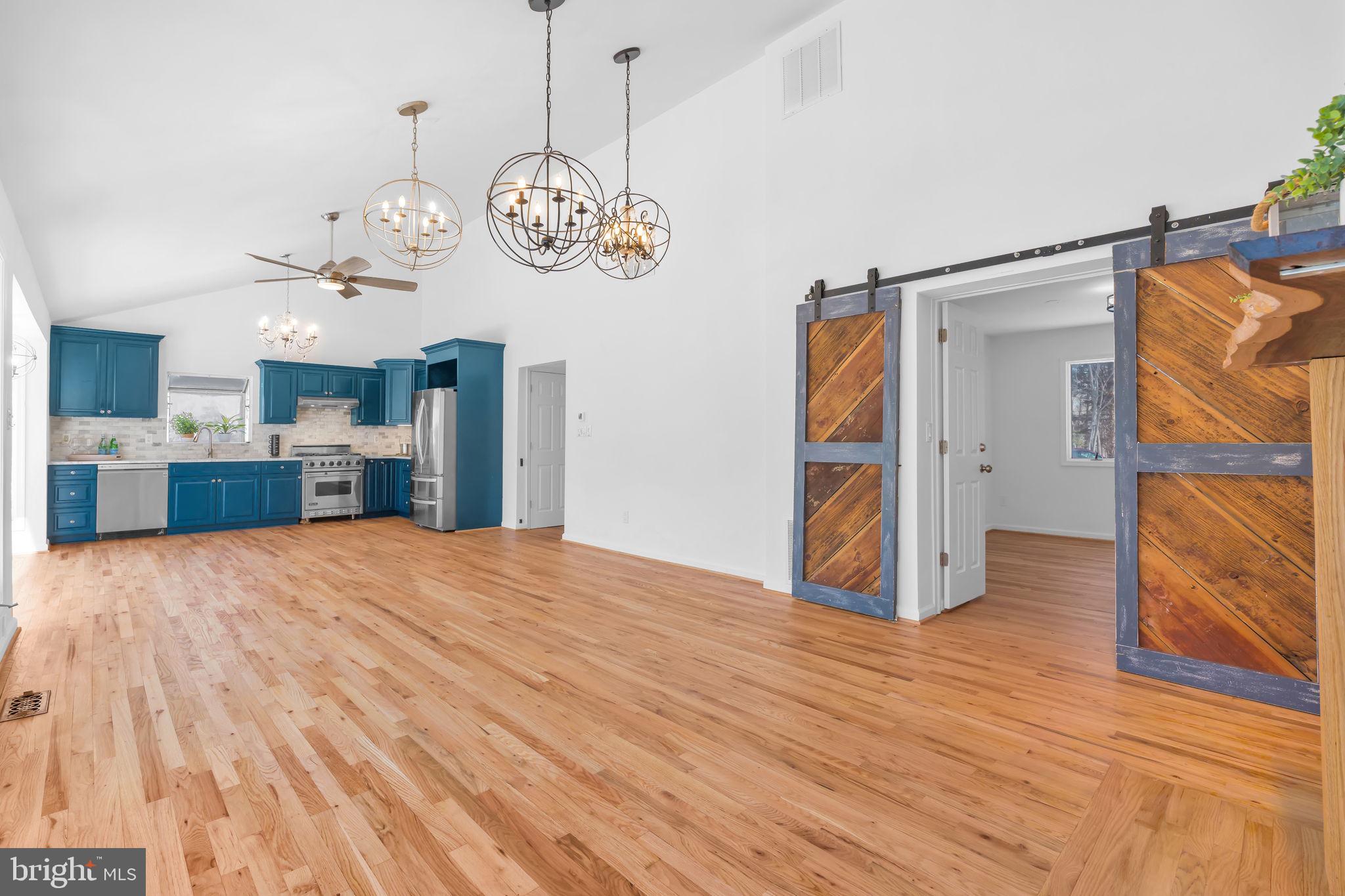 BREEZY POINT - Residential