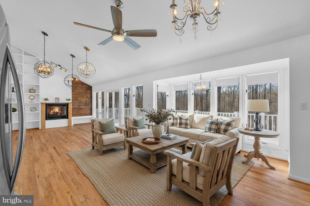 BREEZY POINT - Residential