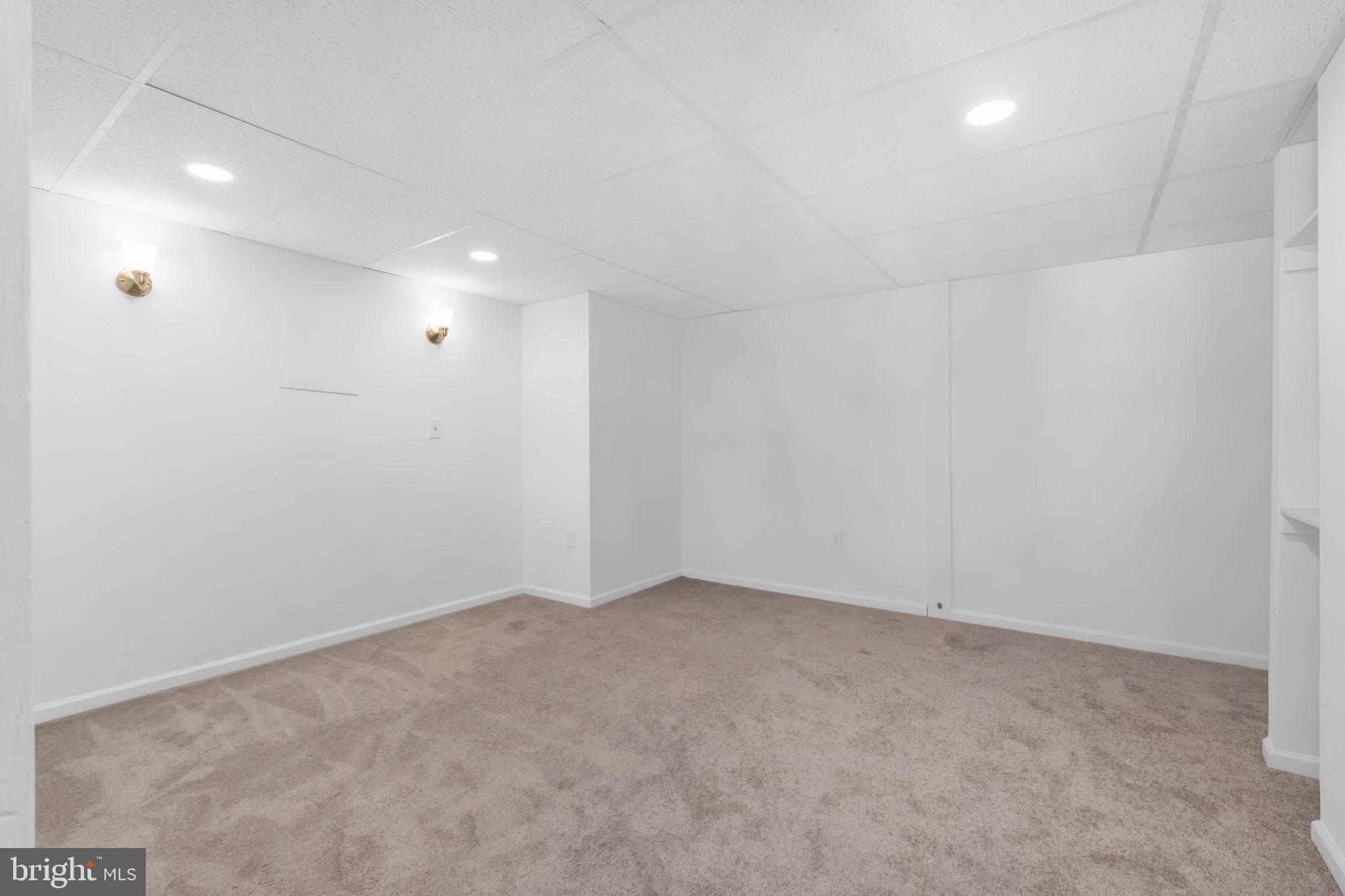 BREEZY POINT - Residential